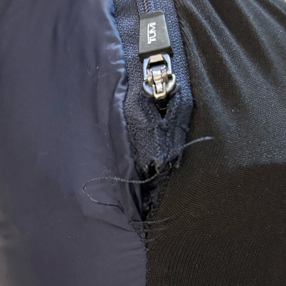 TUMI Patrol Packable PAX Travel Puffer Jacket in Navy - Picture 8 of 9